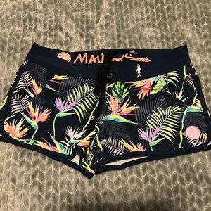 Size medium, swim shirt for the beach!